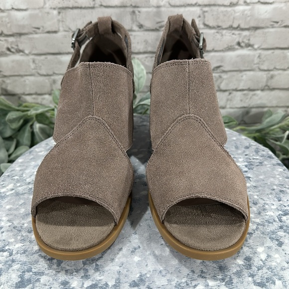 Koolaburra by UGG Kaiah Dark Tan Suede Open Toe Shooties Women’s 7.5M🌟NWOT🌟 - Picture 2 of 11